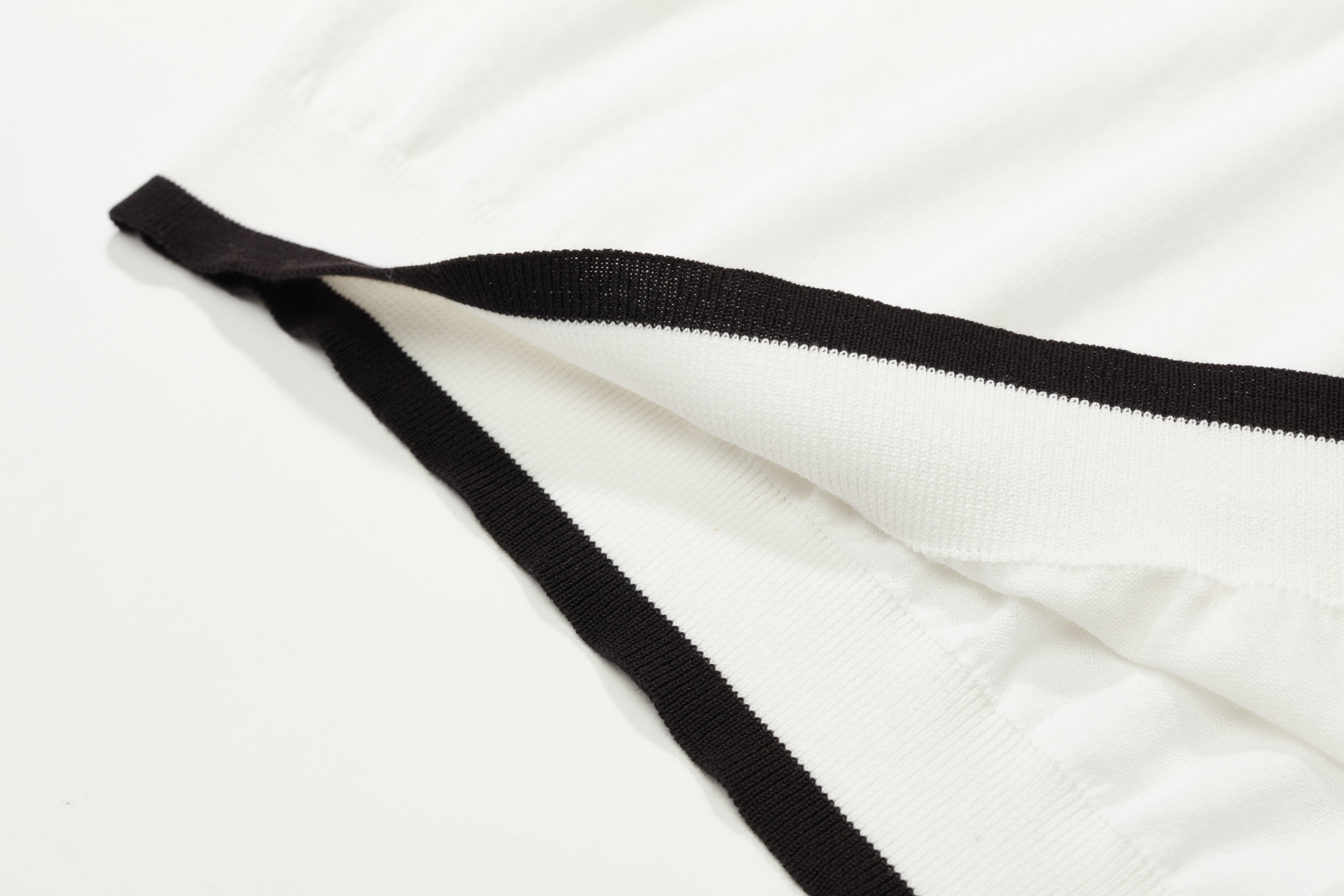 优质男式 16GG 纯棉 V 领 Polo 衫 |约翰尼领针织品 OEM